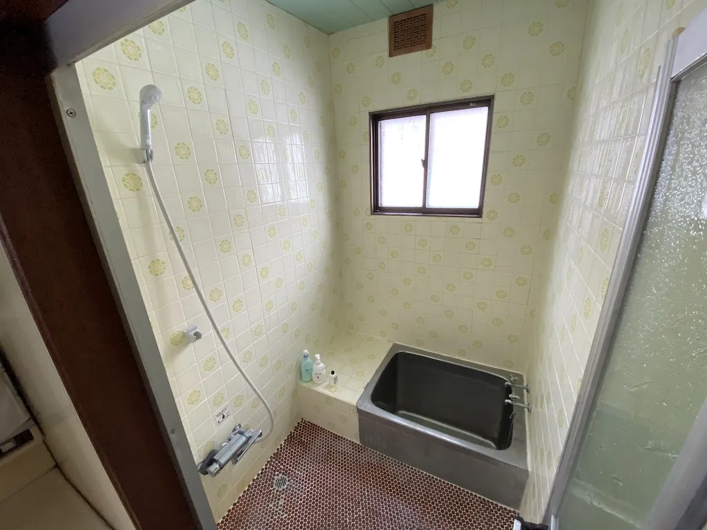 Kutchan_house_bathroom